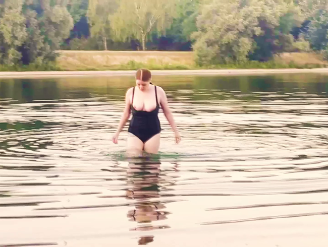 Schwimmen im See- Titten zeigen öffentlich