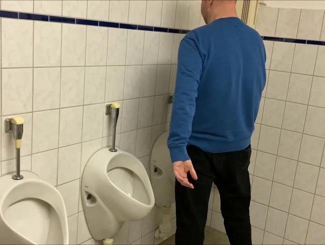 Herrentoilette - Ekelhafter Pissbeckenfick