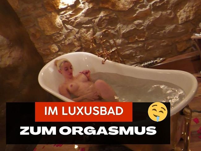 Im Luxusbad zum Orgasmus gekommen