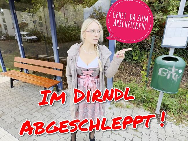 Im Dirndl abgeschleppt! Geht's da zum Arschficken??