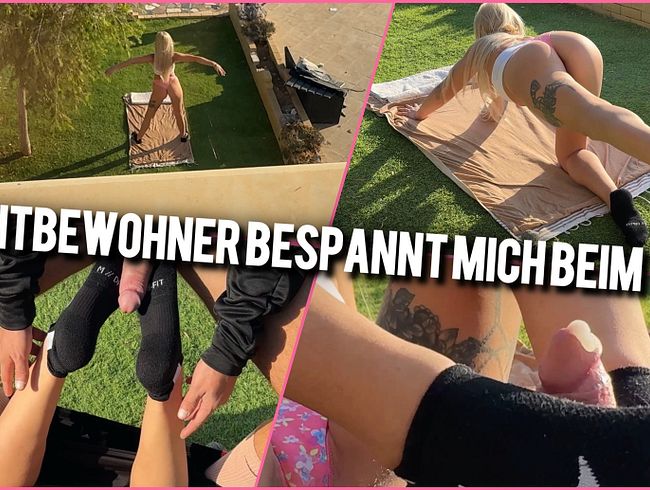 WG MITBEWOHNER BESPANNT MICH BEIM YOGA